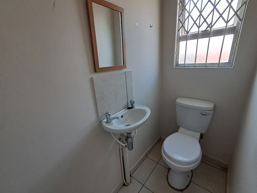 To Let 1 Bedroom Property for Rent in Northcrest Eastern Cape